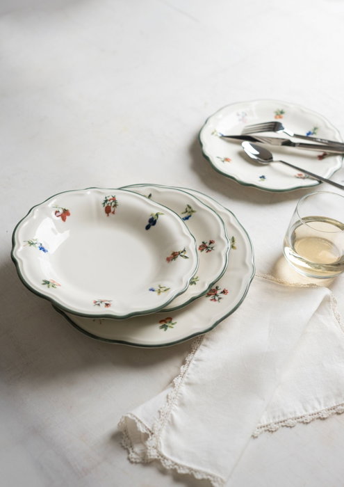 Hermia Juego de Cena Vintage Rose de 24 Piezas en Porcelana Hermia Juego de Cena Vintage Rose de 24 Piezas en Porcelana